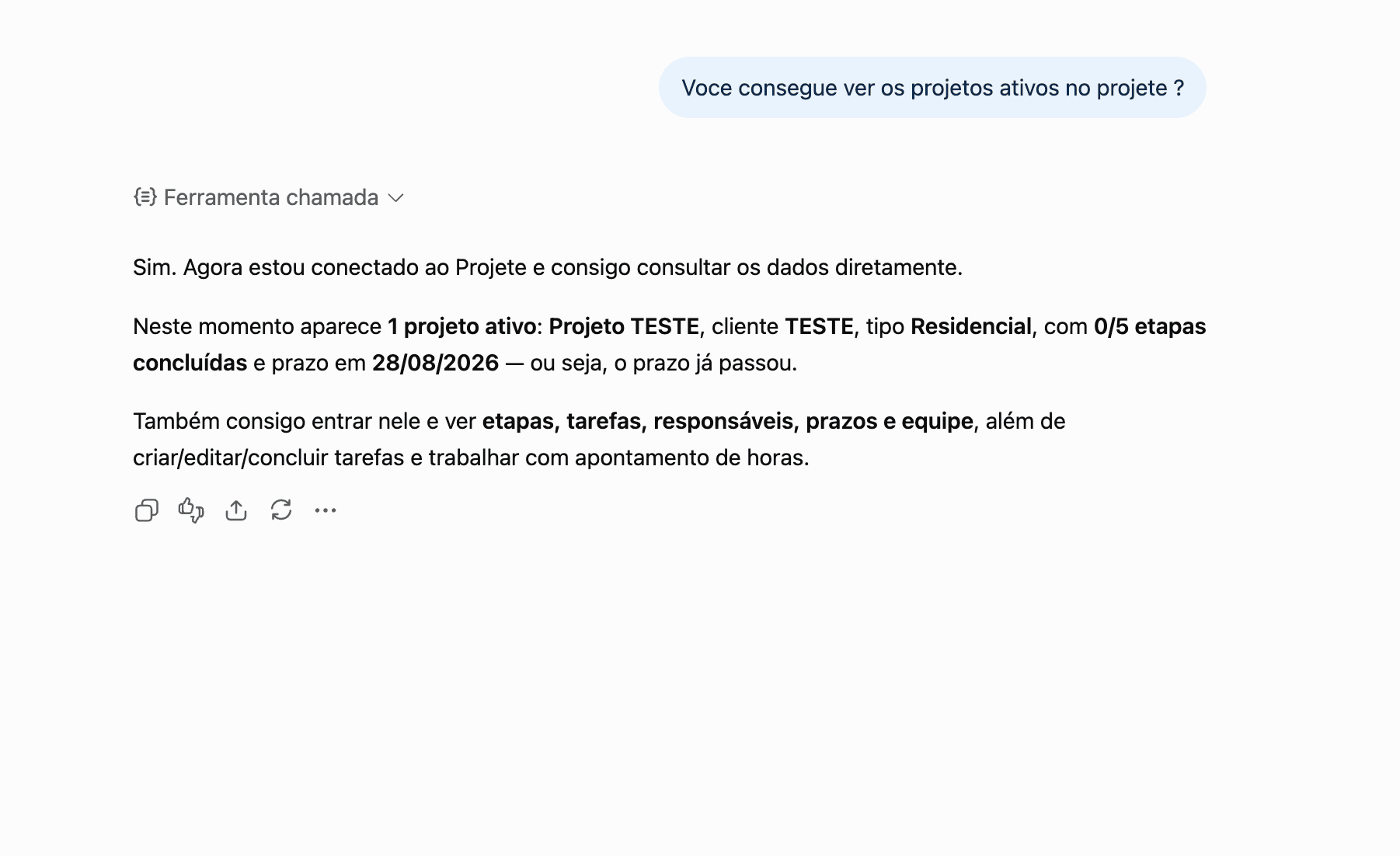 Conversa no ChatGPT: a pergunta “Você consegue ver os projetos ativos no Projete?” e a resposta listando o projeto ativo, o cliente, o tipo, as etapas concluídas e o prazo vencido
