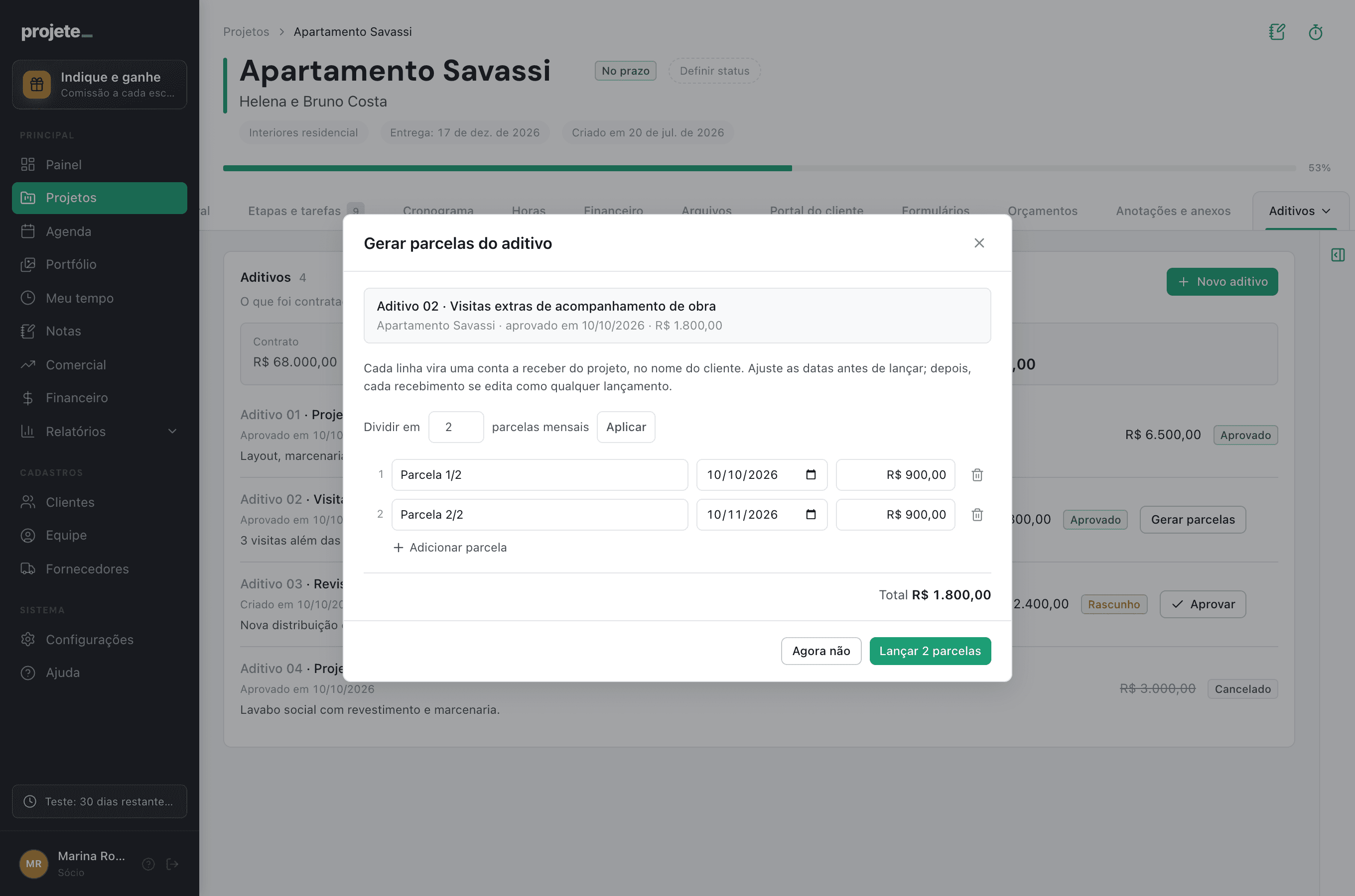 Janela Gerar parcelas do aditivo com o Aditivo 02 de visitas extras dividido em duas parcelas mensais de R$ 900,00, cada uma com descrição e vencimento, e o total conferindo com o valor do aditivo